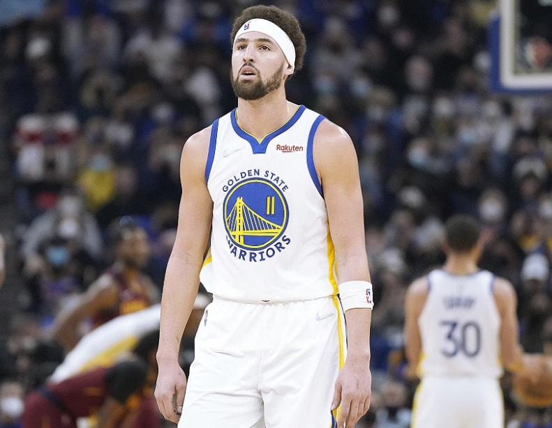 示其队友助 示其队友助